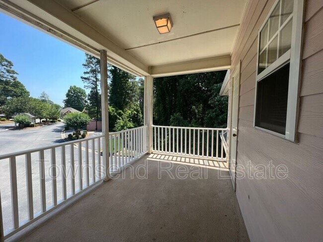 Building Photo - 824 Sage Creek Ln