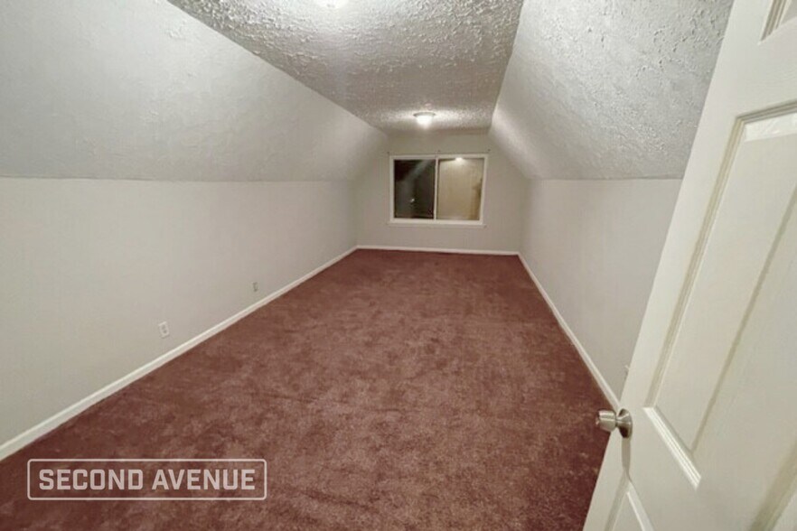 Building Photo - 4786 High Oak Dr