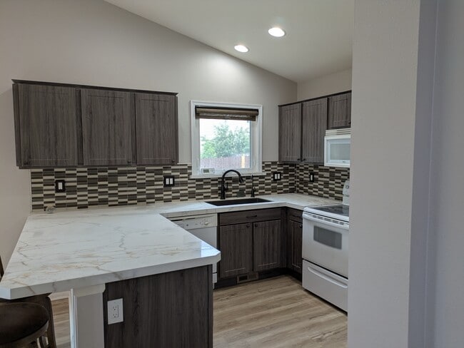 Building Photo - 2067 Woodpark Dr