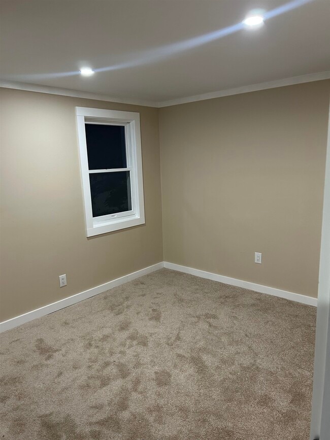 Building Photo - 15 Highland St