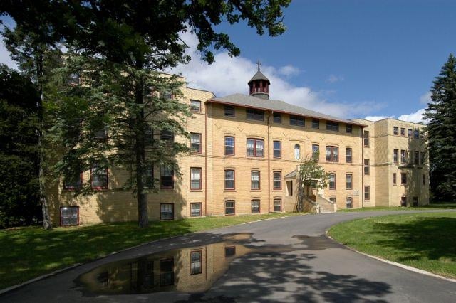 Building Photo - Riverwood Pines