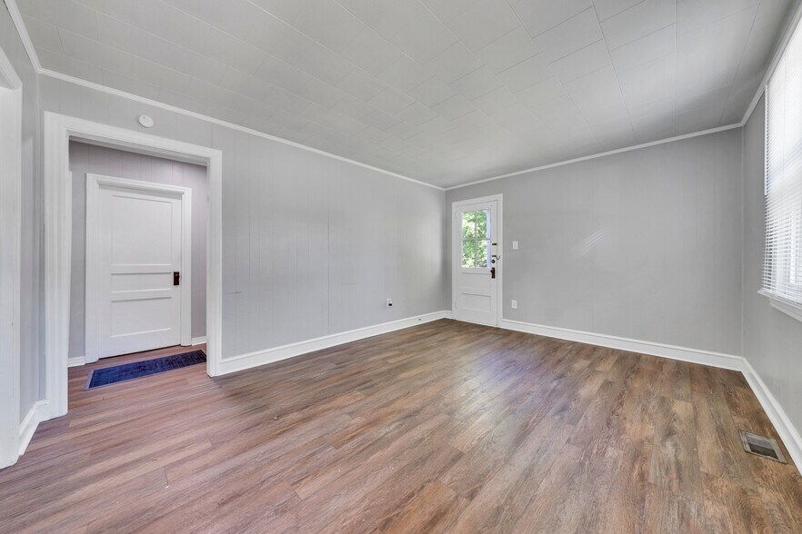 Building Photo - 1142 Sylvan Ave