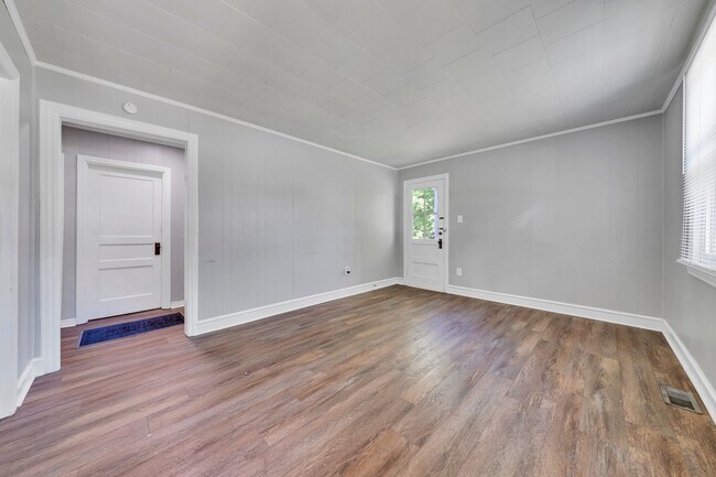 Building Photo - 1142 Sylvan Ave