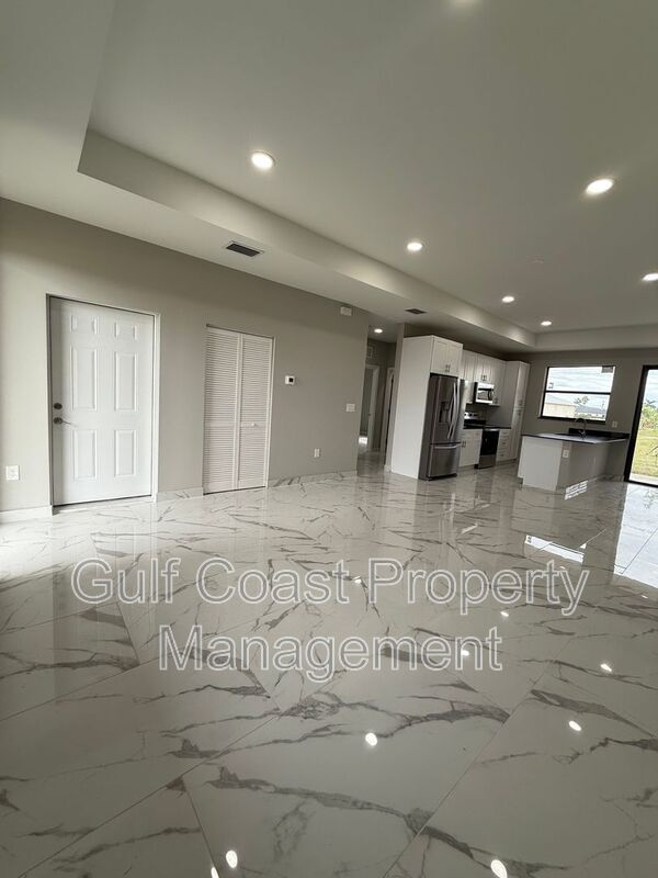 Building Photo - 1726 NE 13th St