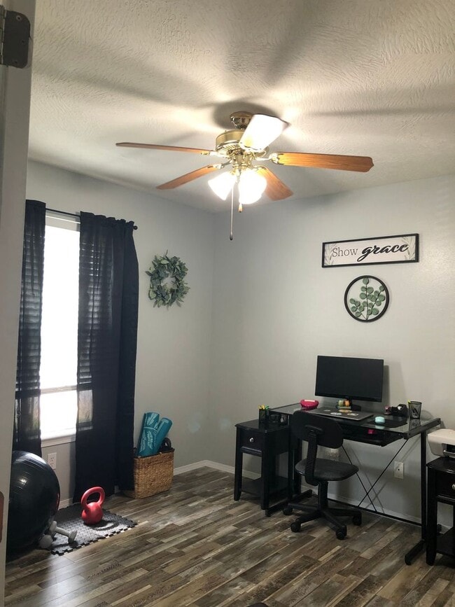 Building Photo - Republic Schools - Gorgeous 4 Bed 2 Bath 2 Car Garage For Rent