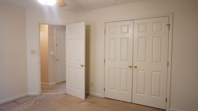 Building Photo - 2808 Rosemeade Dr