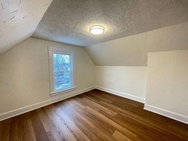 Building Photo - 33 Malvern St