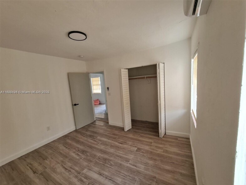 Building Photo - 90 NE 68th Ter