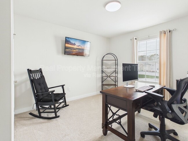 Building Photo - 555 Oliver Wy