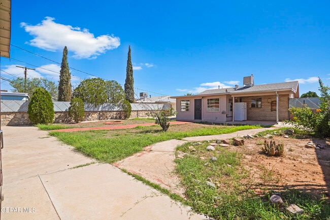 Building Photo - 5017 Sierra Madre Dr