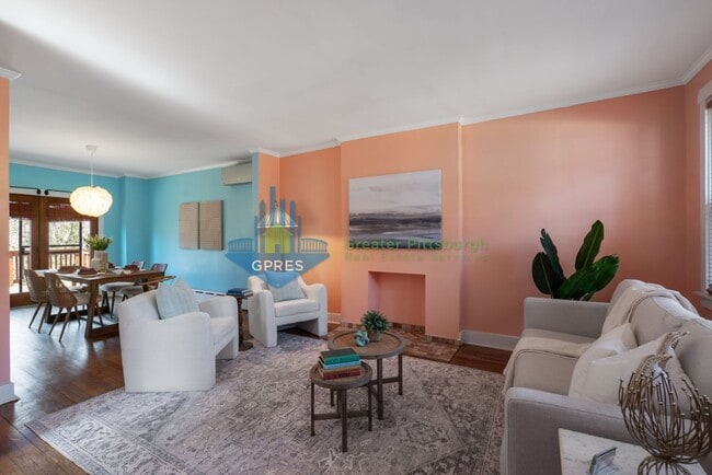 Building Photo - Spacious 3-Bedroom Home w/ Parking & Centr...