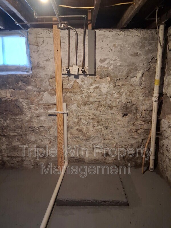 Building Photo - 4891 Hummelsheim Ave