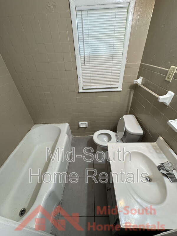 Building Photo - 1604 Echles St