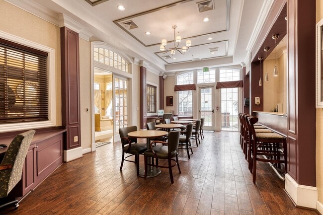 Building Photo - 400 Symphony Cir