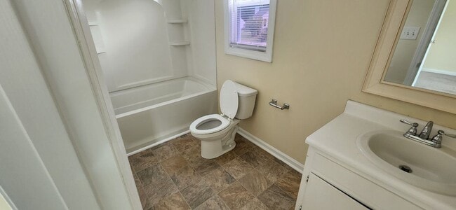 Building Photo - 125 Grange Dr