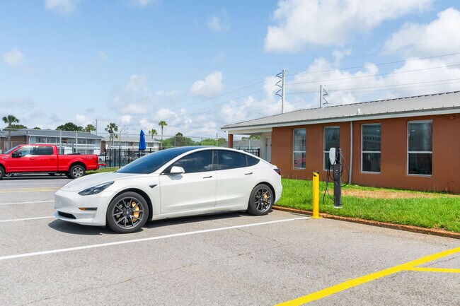 Building Photo - 4000 Gulf Terrace Dr