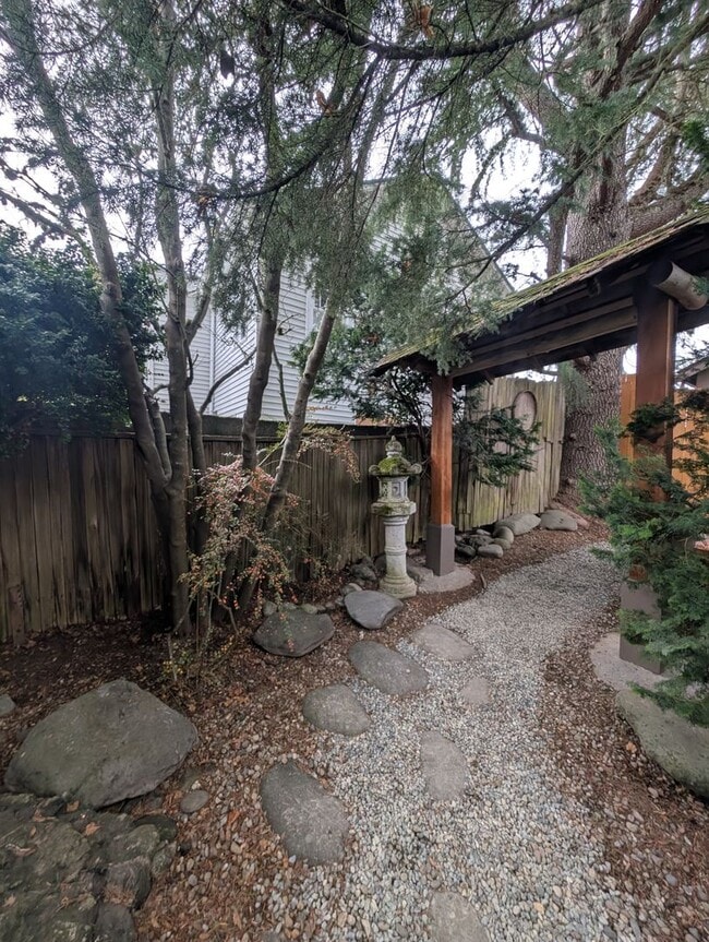 Building Photo - Rent Your Own Oasis! Available Now!