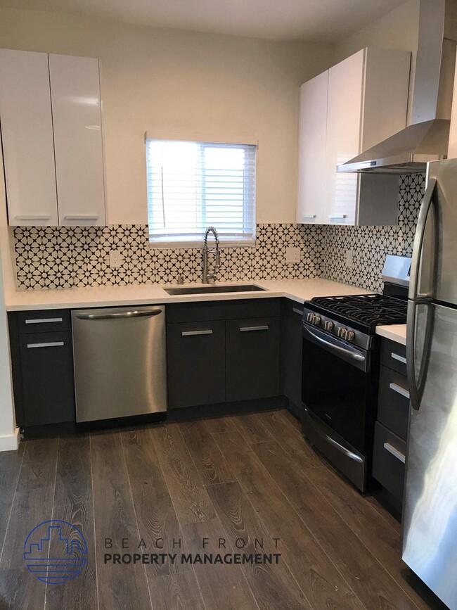 Building Photo - 747 S New Hampshire