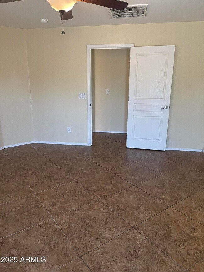 Building Photo - 1437 E Mayfield Dr