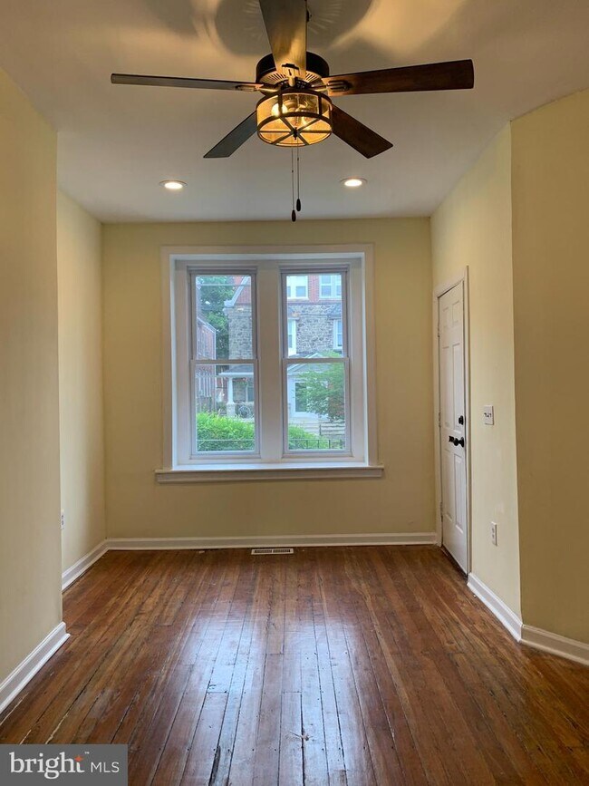 Primary Photo - 315 Winona St
