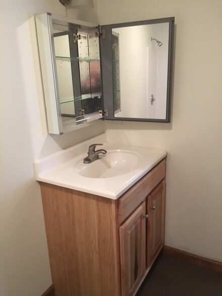 Bath Rm - 958 New Hope Rd