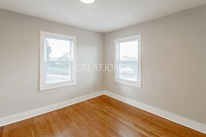 Building Photo - 707 19th St S