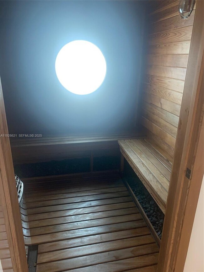 Building Photo - 540 West Ave