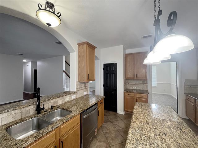 Building Photo - 7850 Greenvalley Ln