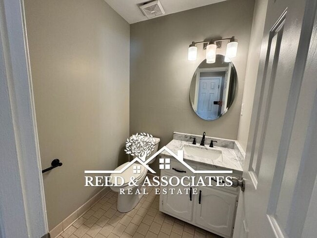 Building Photo - 3 Bedroom + Bonus in Collierville!