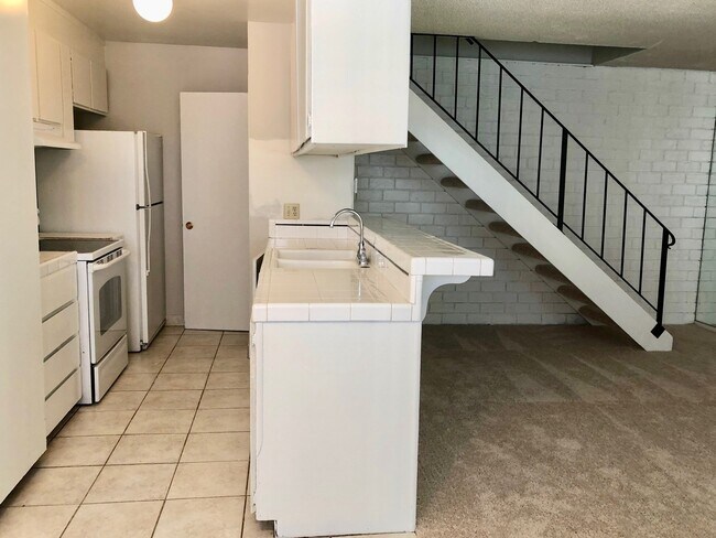 Building Photo - $1,350 Marks & Shaw 2 Bedroom Townhouse, c...