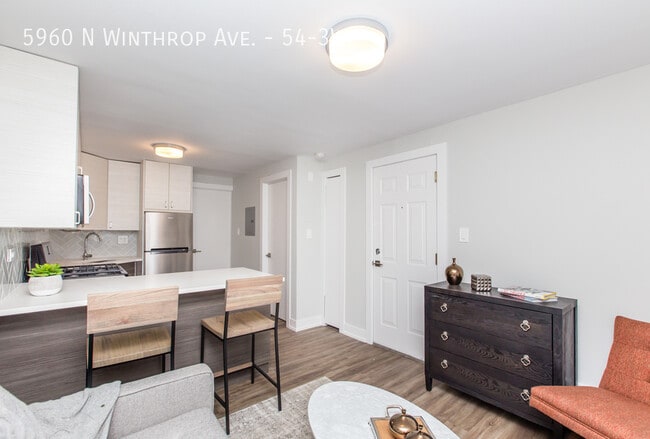 Building Photo - Stunning 1 Bedroom in Edgewater - Close to...