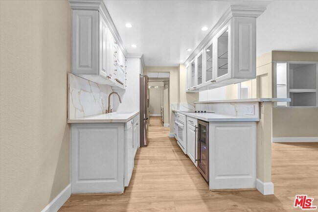 Building Photo - 1131 Alta Loma Rd