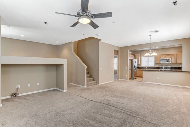 Building Photo - Gorgeous 4 bedroom near Aliante!