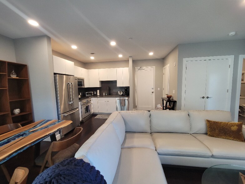 Building Photo - 350 Oliver Ave