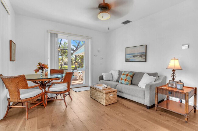 Building Photo - 8951 SE Marina Bay Dr