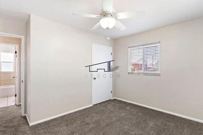 Building Photo - Washington Terrace 2 Bedroom Home!
