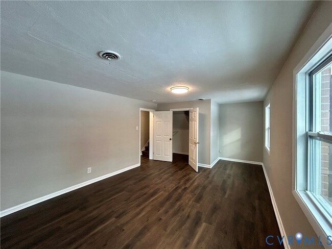 Building Photo - 2000 Milbank Rd