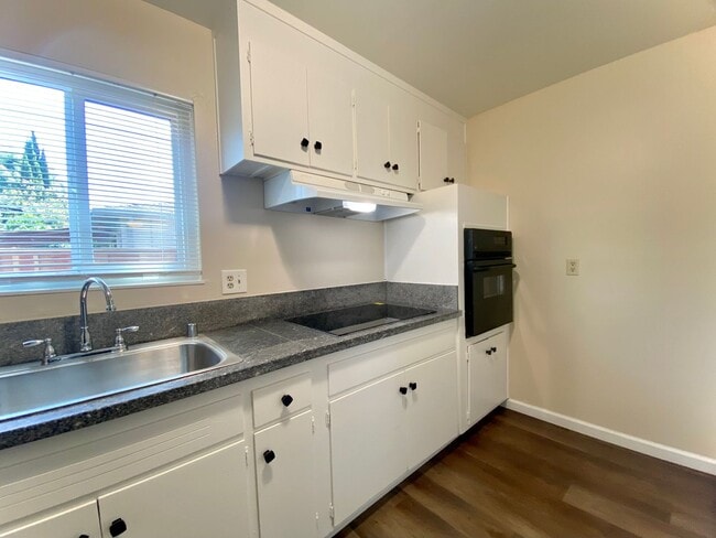 Building Photo - Lovely 4-bedroom home in Fremont – Sundale Neighborhood!