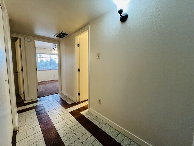 Building Photo - 5041 N 40th Ave