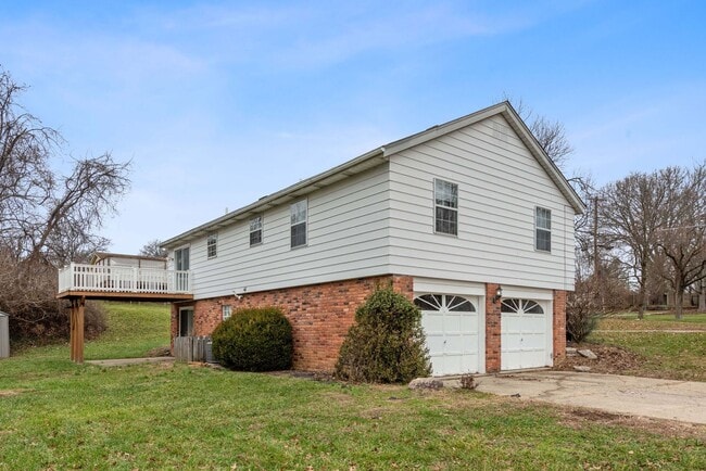 Building Photo - WESTWOOD - Spacious 3 bed 2.5 ba 2 car garage