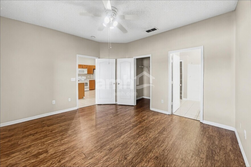 Building Photo - 4470 Waterside Pointe Cir