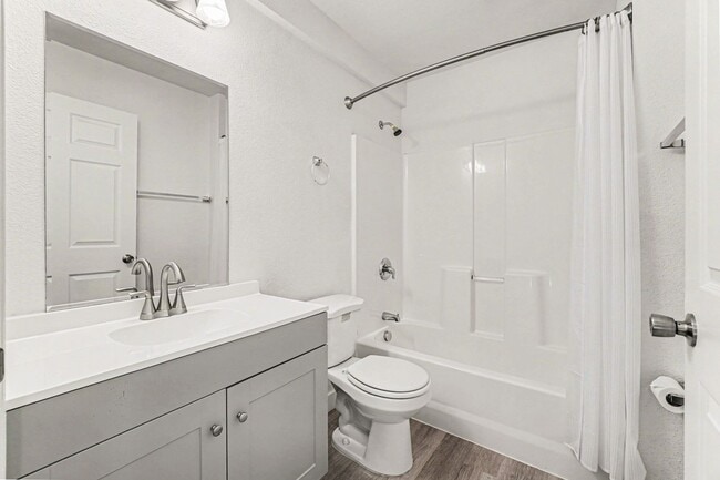 Building Photo - 1205 Raven Pl
