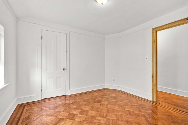 Building Photo - 1200 Beverley Rd