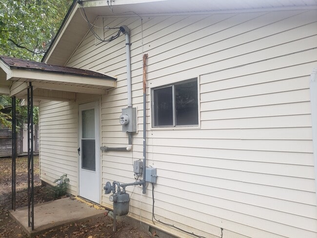 Building Photo - 906 Pierson St