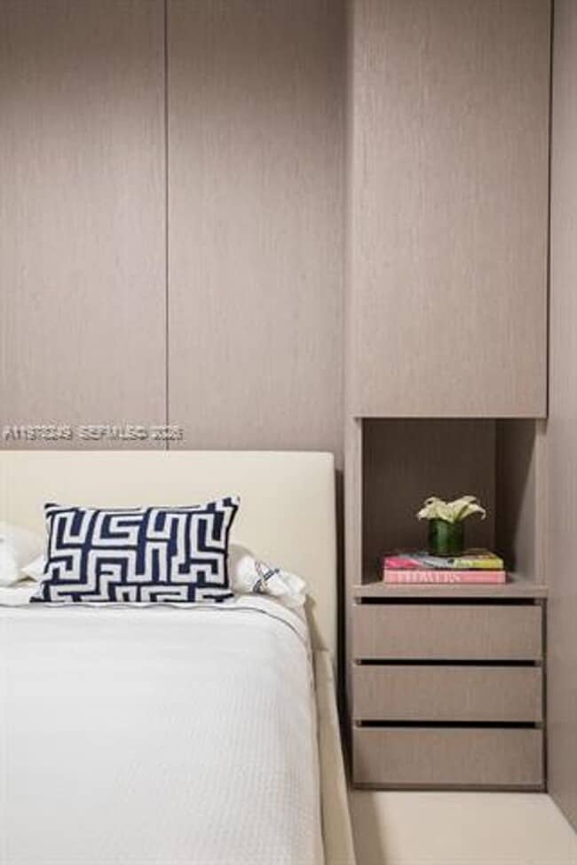 Building Photo - 10201 Collins Ave