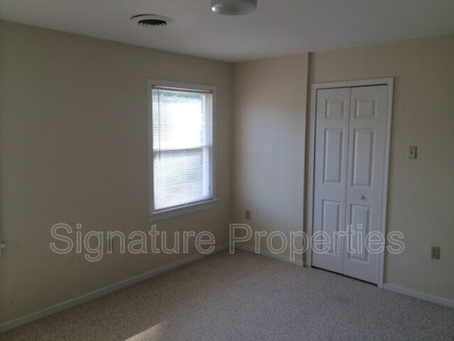 Building Photo - 2216 High Bush Cir