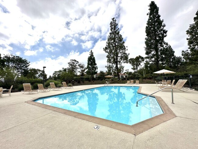 Building Photo - Spacious 2BD Condo in Bernardo Greens with Garage!