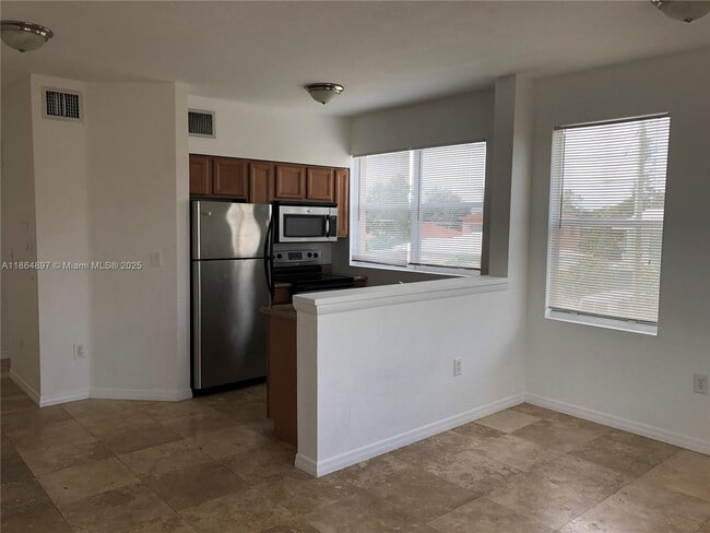 Building Photo - 953 SW 10th St