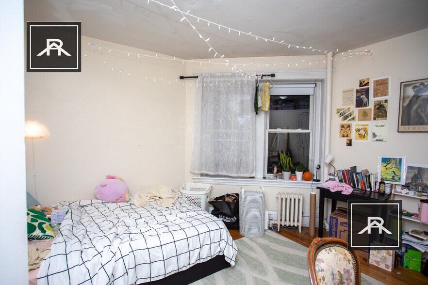 Building Photo - 62 Egmont St