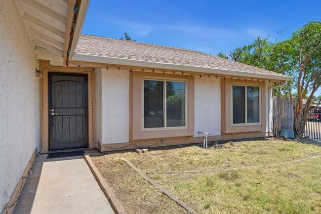 Building Photo - 5041 Palm Ave